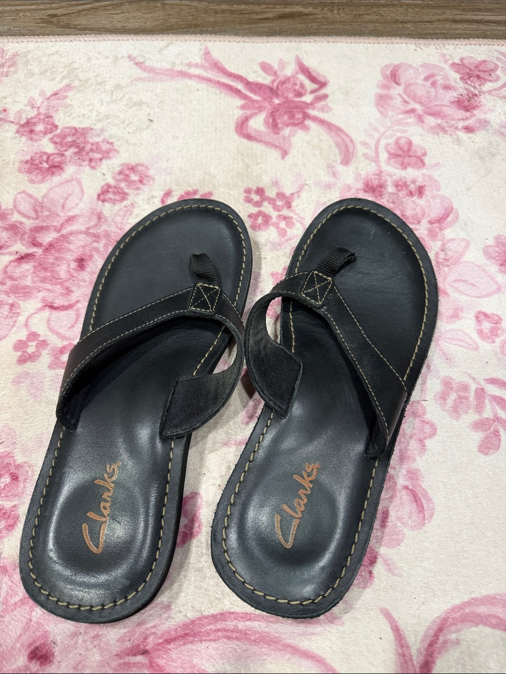 Clarks Black Leather Thong Sandals with Contrast Stitching